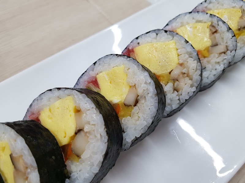 스시/롤] 후토마끼 ふとまき[太巻き] (뚱뚱한 김밥같은 느낌!) : 네이버 블로그