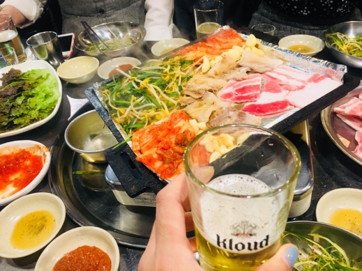  사당에서 유명한 냉동삼겹살집 중에 맛있는녀석들이 뿌시고 간 사당삼겹살, 맛은 쏘쏘...