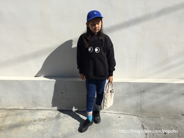  ◁kyum's daily▷no353-맨투맨(메르시유)+레깅스+컬러삭스+나이키에어포스키즈(블랙)+클로브(cloveclub ball cap)+에코백/키즈패션/키즈패션/키즈데일리/10살