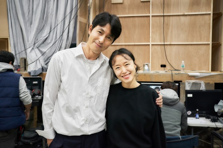  전도연X정우성 ‘지푸라기라도 잡고 싶은 짐승들’ 촬영 완료..내년 개봉 (겟잇케이)