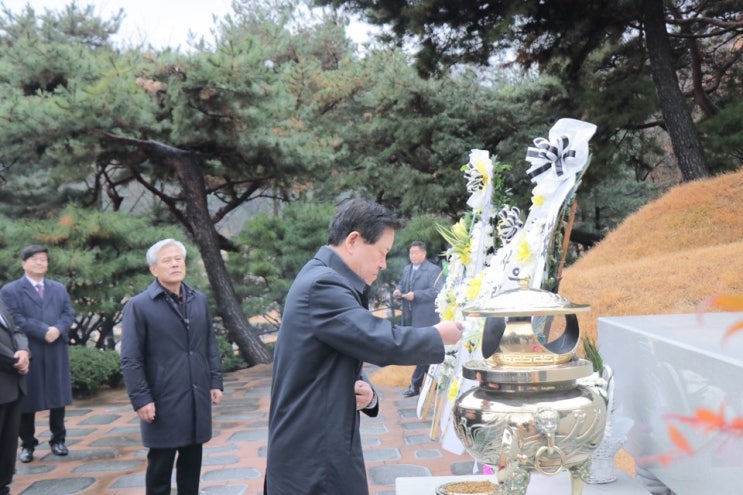 [12.4] <b>김대중 대통령 묘역</b> 참배