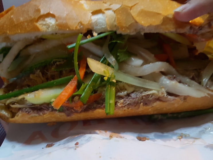 (호치민 로컬 맛집) 베트남식 바케트 샌드위치 반미 후인 호아!! 추천은 아니고 정보 제공 !! (호치민 로컬 맛집) 베트남식 바케트 샌드위치 반미 후인 호아!! 추천은 아니고 정보 제공 !!