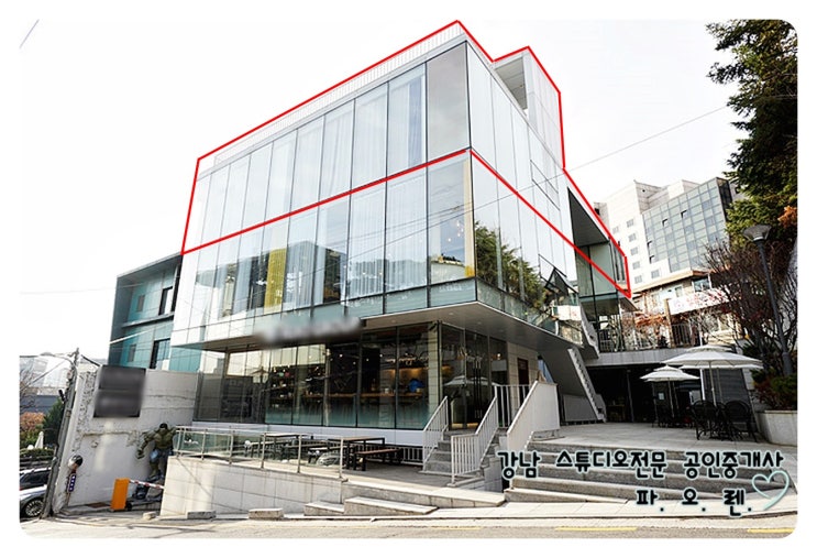  강남역, 신논현역 역세권 지상 스튜디오 임대 - 실90평, 옥상사용가능, 노출 인테리어, 냉난방기 완비, 자주식 주차, 엘리베이터 운행.