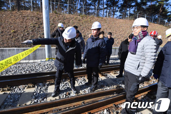  김정렬 차관 "KTX탈선사고 국민께 깊이 사과..빠른 복구에 최선"