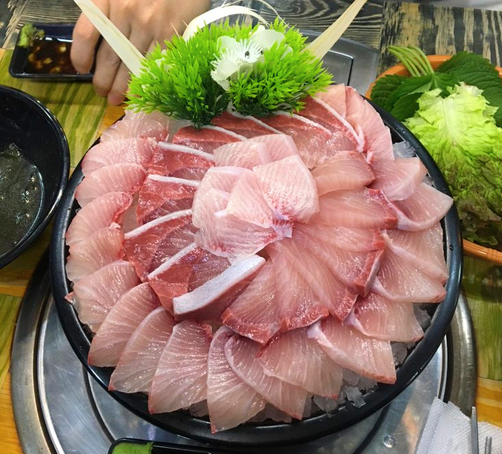  겨울에 안먹으면 서운한 방어회 먹으로  안산 초지동 <봄날어시장>에서 방어회 小 !