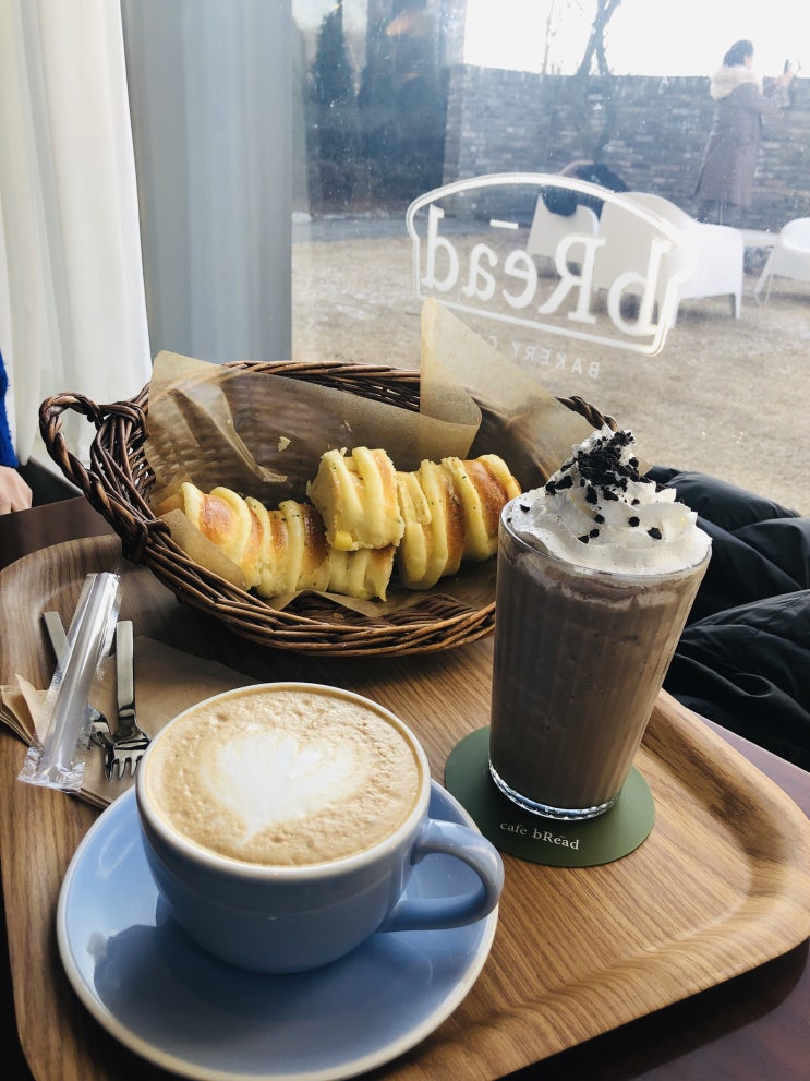  아산 예쁜카페 추천 : 바닐라라떼가 맛있는 아산 신정호 카페, 브리드(cafe bRead)