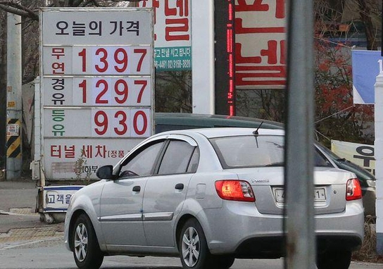 주유소 4곳 중 3곳, 국제 유가 하락 제대로 반영 안해 주유소 4곳 중 3곳, 국제 유가 하락 제대로 반영 안해