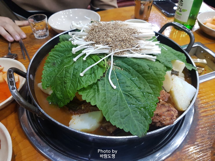 대학교 친구들과 함께 뜨끈한 감자탕에 소주 대학교 친구들과 함께 뜨끈한 감자탕에 소주