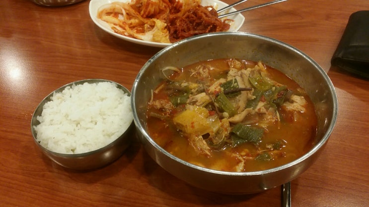  유품정리하는곳 세라젬의료기,솜이불,휠체어,장롱,누비이불,두꺼운이불,장독,어항,상패,폐기 처리해요