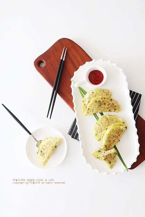  담백한 참치소가 가득!  달걀만두~~