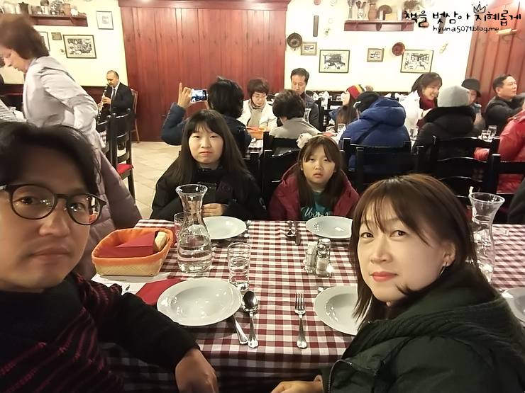  온라인투어 동유럽패키지 헝가리 현지식으로 굴라쉬를 먹어봄~~^^
