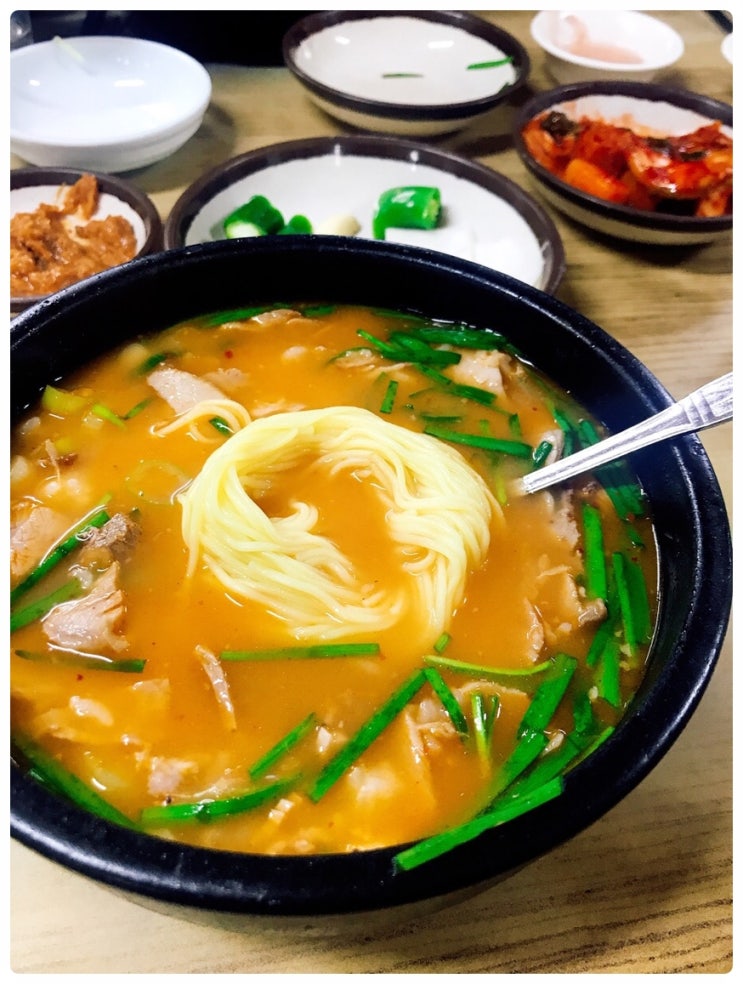  부산 포항돼지국밥 기본적으로 깊이가 있네~!