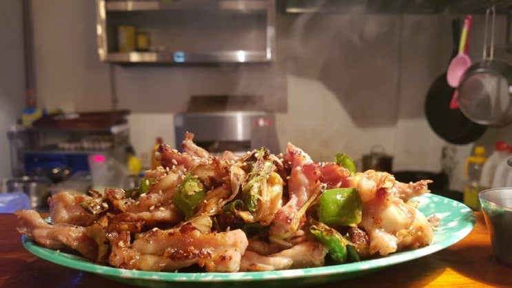  문정동 숨은 맛집 장별동. 혼술 하기에 좋은 간판 없는 안주 맛집. 전통주도 판다.
