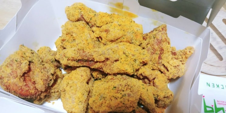 BHC 뿌링클치킨과 치즈볼 냠냠 BHC 뿌링클치킨과 치즈볼 냠냠