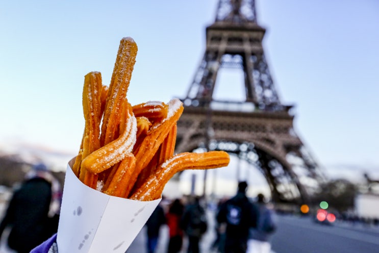 겨울 여행, 츄러스와 함께 파리 에펠탑 즐기기