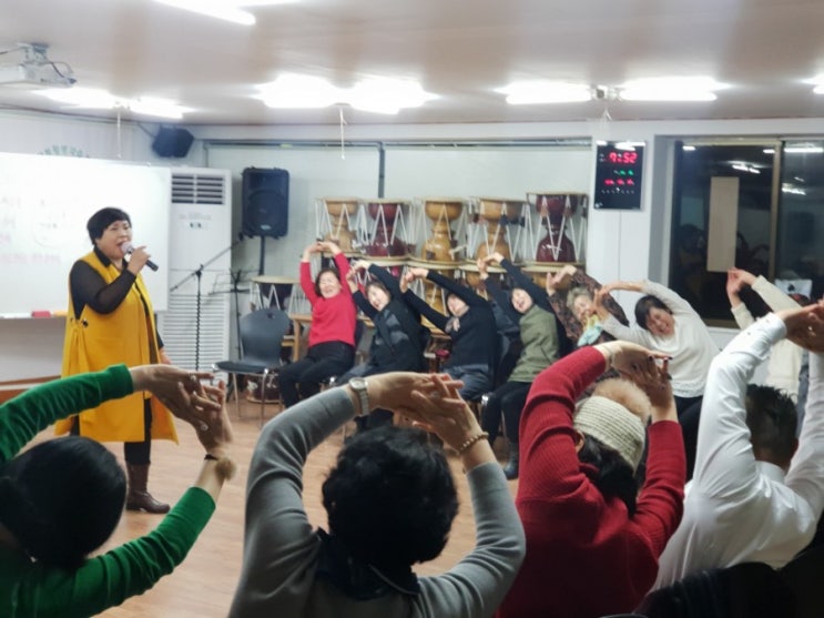  십일홍 가수 김선빈과 함께 하는 부산웃음치료교실, 행복디자인교육컨설팅 1522-1038 부산웃음치료사 반함반함