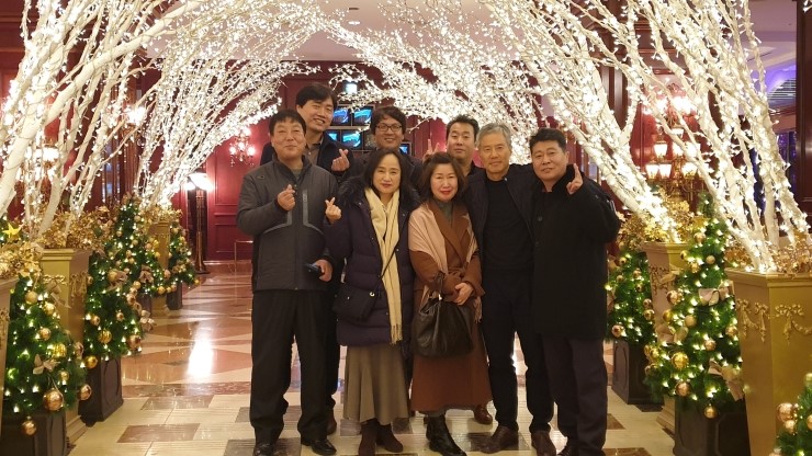  40 년전 망우초등학교에서 6학년 6반을 가르쳤던 제자 박경미의 작품 발표회 모임에 초대를 받았다.