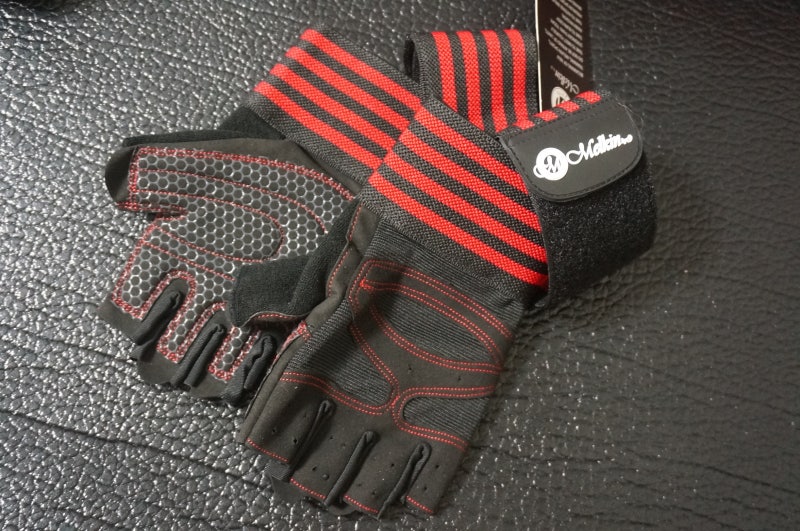 멜킨 마스터킹 치닝디핑에서 헬스장갑과