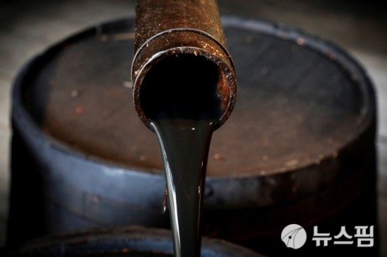 IEA “OPEC+ 감산에 내년 석유시장 공급량 예상보다 빨리 감소 전망” IEA “OPEC+ 감산에 내년 석유시장 공급량 예상보다 빨리 감소 전망”