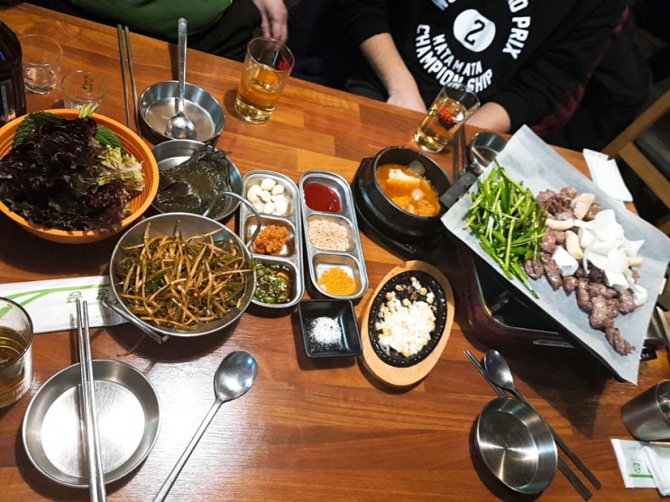  일원동 골목어귀연탄집 돼지목살 곱창 껍데기 냠냠