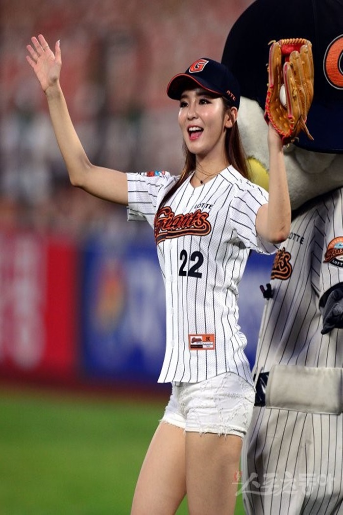  프로야구 시구 KBO 롯데자이언츠 VS 두산베어스 이영인 시구 현장