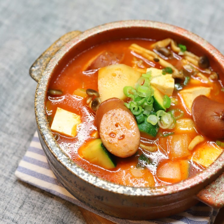  [고추장찌개]푸짐하게 즐기는 소세지요리
