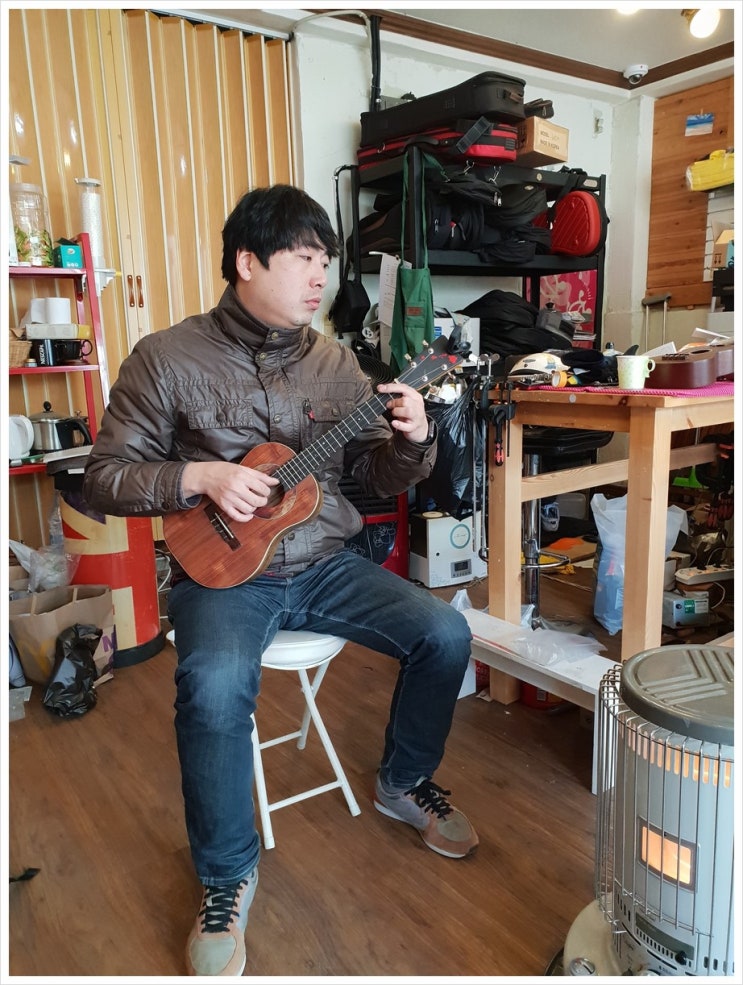  포켓하와이에서 처음보는 악기를 만났어요!