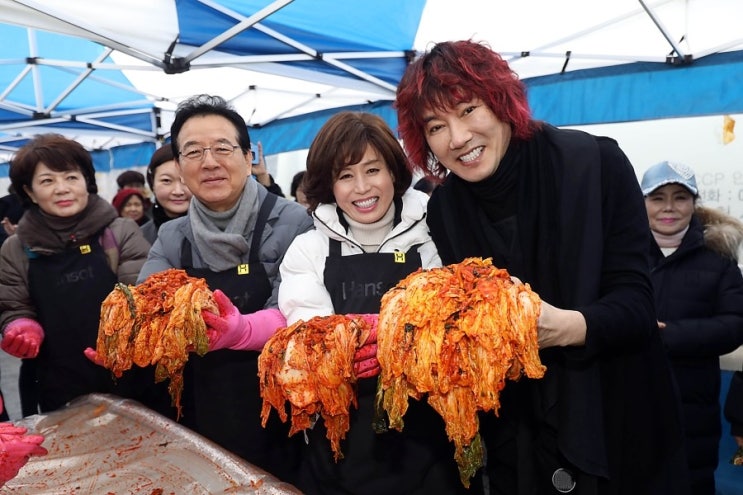 강남구청장, 가수 <b>김장훈</b>과 함께 김장<b>김치</b> 담궈