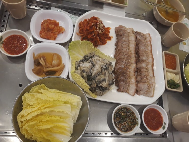  겨울보양식 굴. 언제먹어도 질리지 않는 메뉴. 굴보쌈