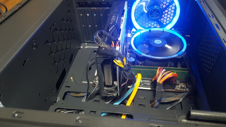  익산 베틀그라운드 컴퓨터 I5 4670 RX580 16G SSD240 중옵 컴퓨터