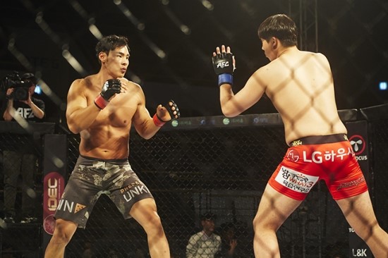 '끝판왕파이터' 김정균, "2019년 AFC 라이트 헤비급 지배한다" '끝판왕파이터' 김정균, "2019년 AFC 라이트 헤비급 지배한다"