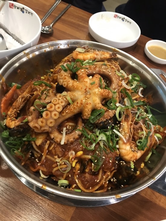 * 용인 처인구 김량장동 맛집::문어가 통째로 들어있는 해물뼈찜이 맛있는 "본가왕뼈감자탕" 주차자리 넉넉&단체손님 예약가능  