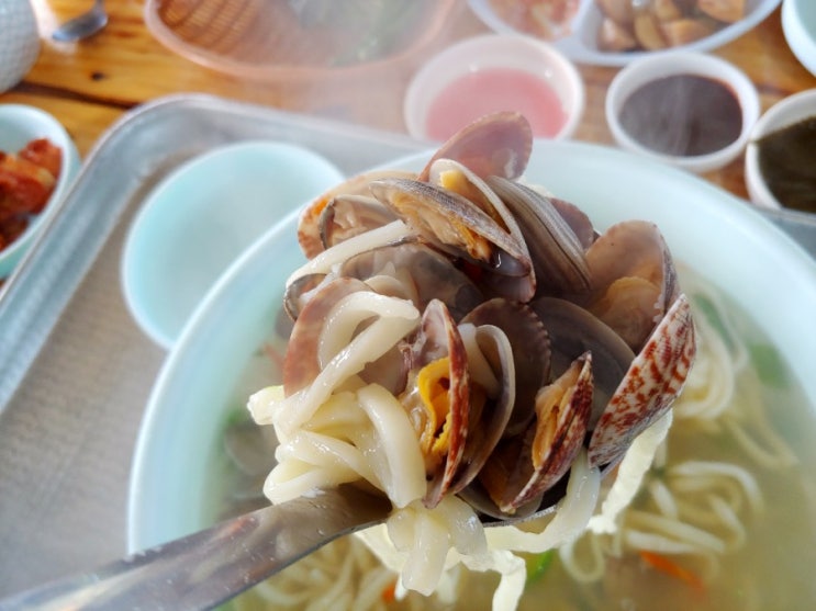  고창 바자락칼국수 맛집 작은항구 장어맛에 반하고 바지락칼국수에 두번 반한 이야기. 바지락의 효능도 알아 봤습니다.