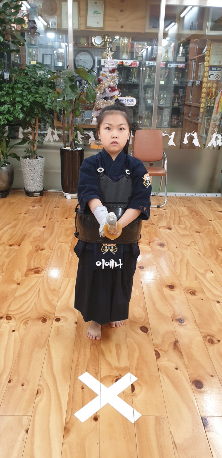  서울대림초등학교2년 (이예나 학생). 어머님(송홍숙님). 동작구 대방동에서 용검관검도 입문. ''모자가족검도인'' (대림초2.이예나검도)