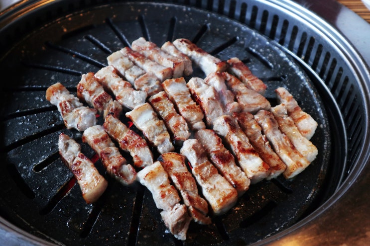  부평 고기집 추천 ) 돼지고기 무한리필 닭치고 돼지고. 참숯 사용하는 부평 무한리필집