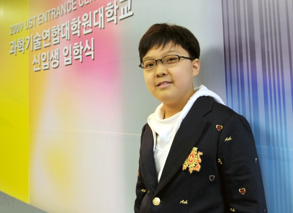  '천재소년' 송유근, 원심 뒤집고 학생신분 유지…법원 "회복 어려운 손해 예방"