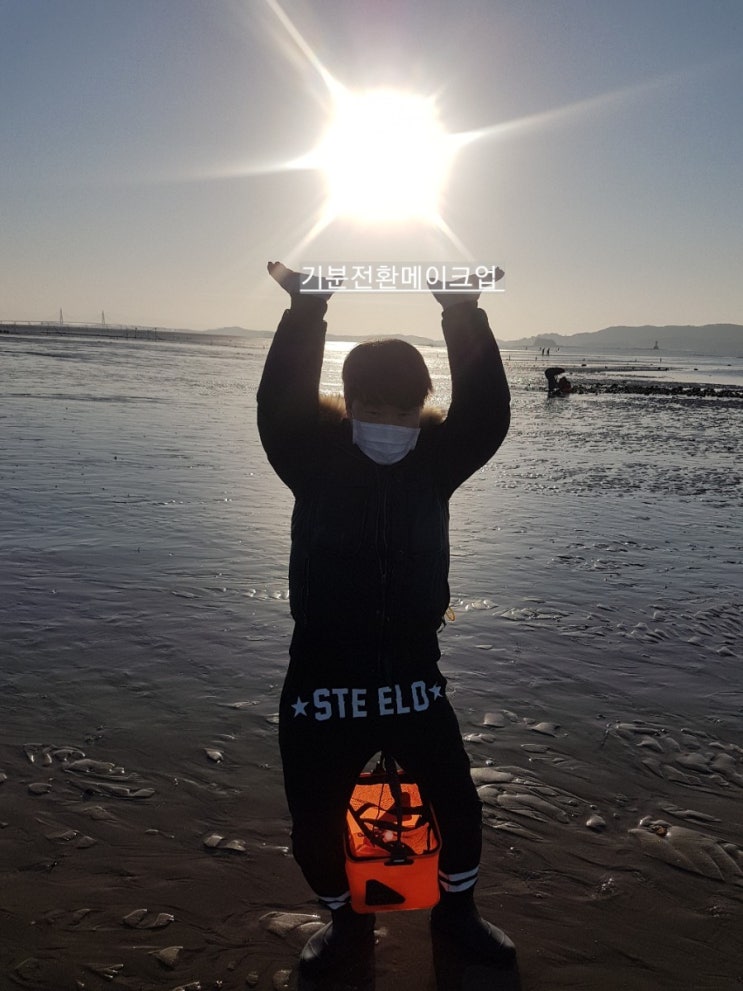  태안안면도영목하에서신랑지인의보트타고낙시해보기/바람아래솔펜션/해루질/자연산굴,해삼,낙지 물빠진바다에서 줍기