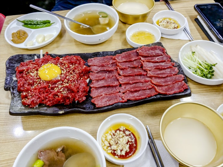  광장시장 맛집, 육회와 육사시미 '창신육회'