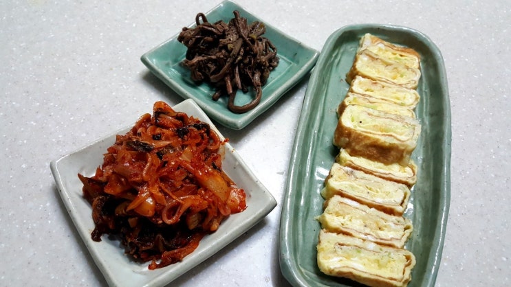  냉장고 파먹기 4일차  달걀말이, 김치볶음, 고사리나물