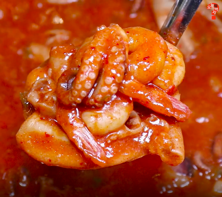 쭈곱새 놀부부대찌개에서 맛보실 수 있어요!