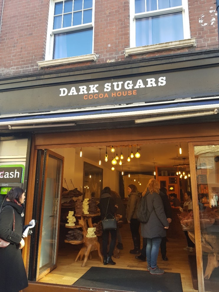  런던 여행 핫 플레이스 벼룩시장 브릭레인 다크 슈가 코코아 하우스 DARK SUGARS COCOA HOUSE