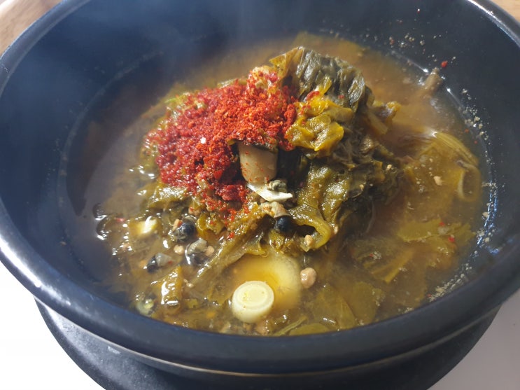  시래기를 넣고 끓인 올갱이된장국~ 간단하게 끓이는 법!
