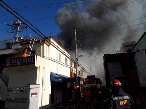  부산 사상구 삼락동 대성공업 불…소방본부 "화재 진화 중"