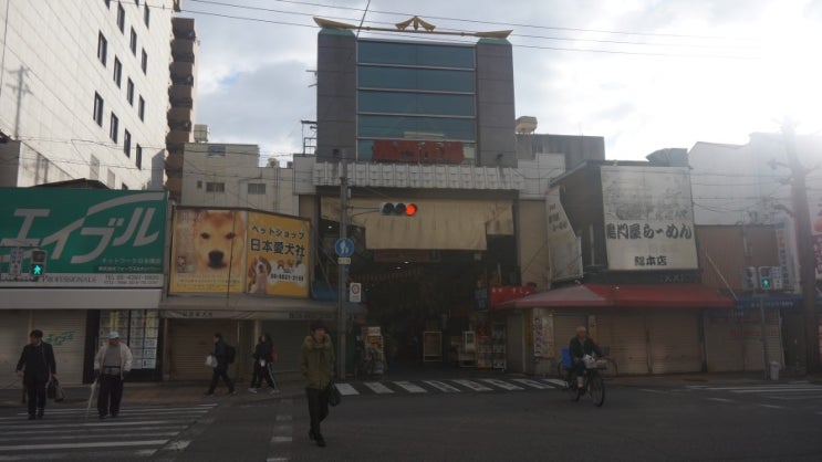  오사카의 부엌 쿠로몬시장 탐방하며 먹을만한 것들 찾아봤습니다.