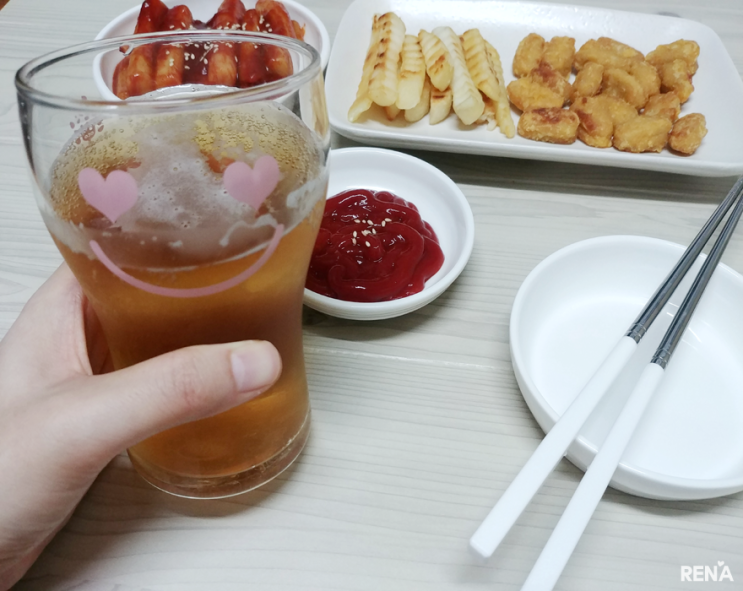  저녁 맥주 안주로 떡볶이+감자튀김+순살치킨을...