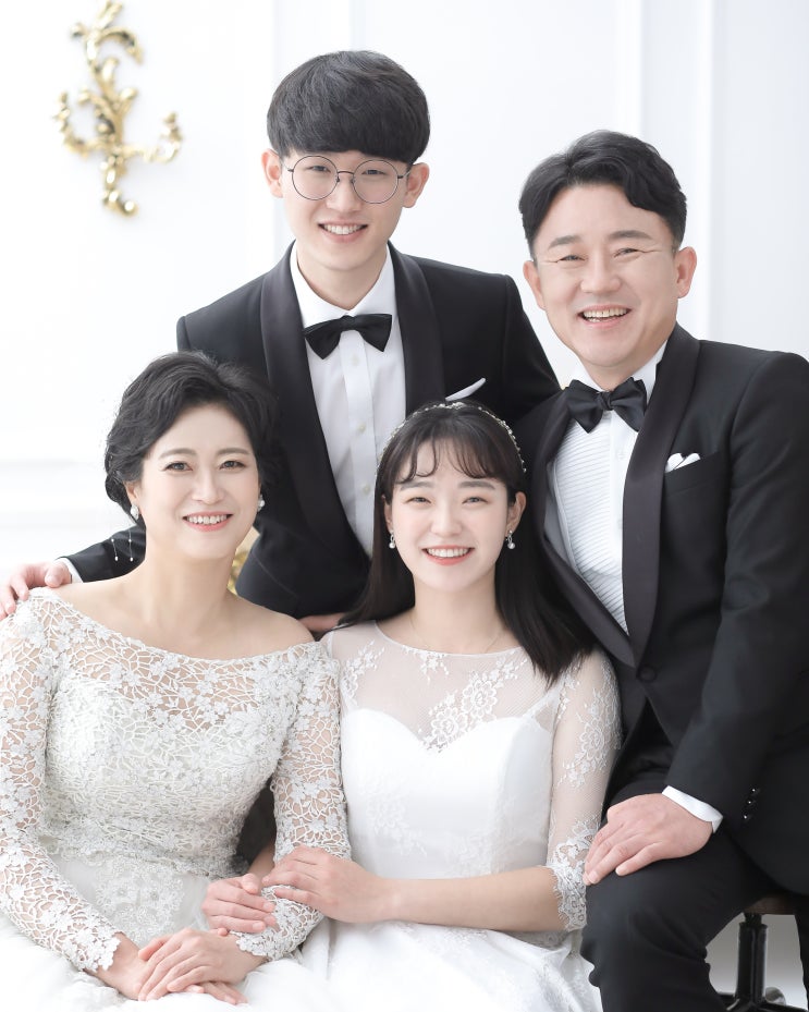  전주리마인드웨딩-가족사진촬영과  함께  더욱  소중한  추억  만들기[군산리마인드웨딩]
