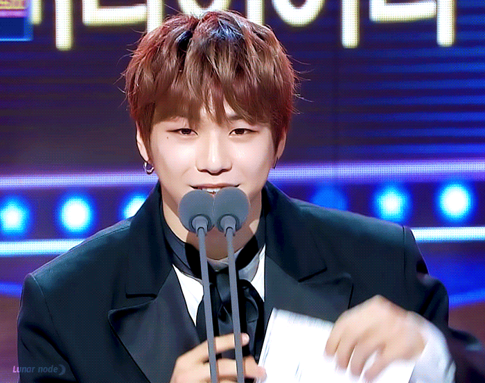  방송사에 길이남을 사랑스러움 뿜뿜하는  강다니엘 MBC연예대상 신인상 수상소감(엠비씨 사랑해요~)