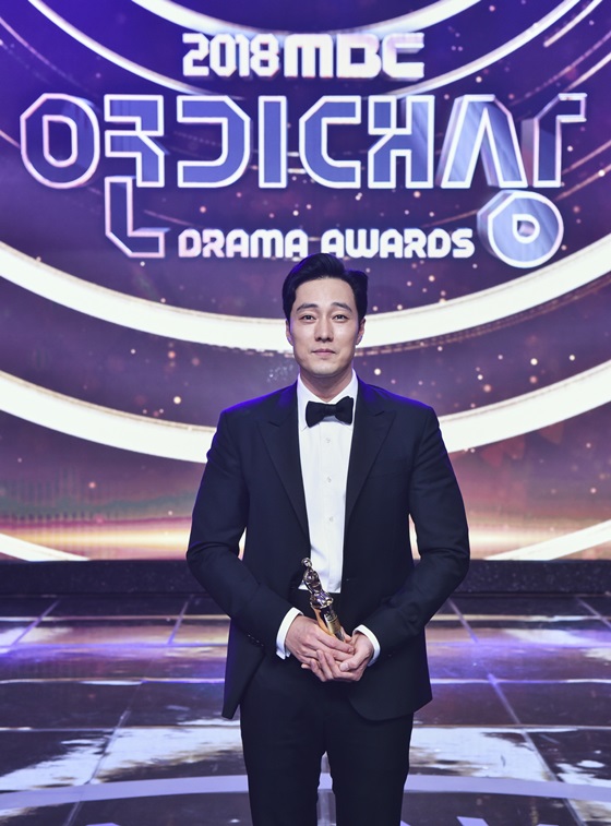  소지섭/2018 MBC 연기대상 대상,수목미니시리즈 남자최우수연기상 2관왕