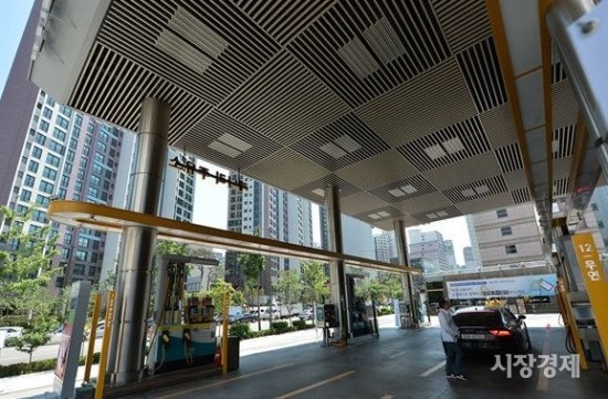 휘발유 가격 6주 연속 상승… 유류세 인하 종료 후 '폭등 우려' 휘발유 가격 6주 연속 상승… 유류세 인하 종료 후 '폭등 우려'