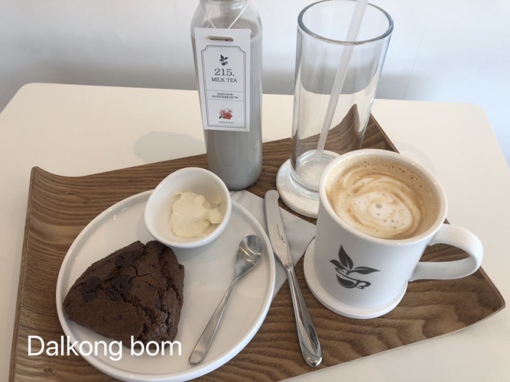  연남동 카페추천 : 경의선 숲길 분위기 좋은 카페 '비포블루밍' 후기 (BEFORE BLOOMING TEA)